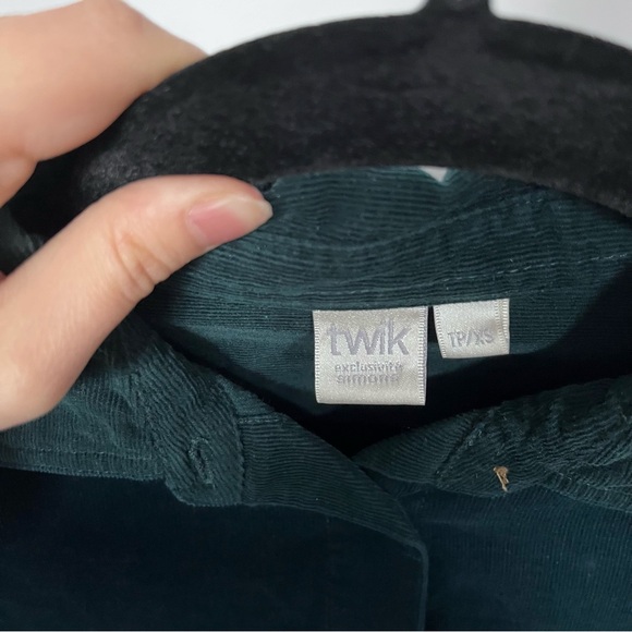 Women’s Dark Green Cropped Corduroy Button Up Shirt Size XS Holiday, Christmas - Picture 2 of 6
